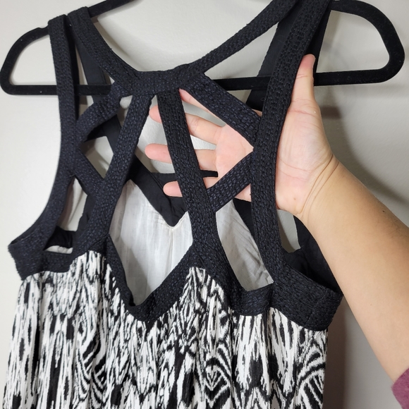 Vnl Styleline Flowy Dress - Picture 7 of 8